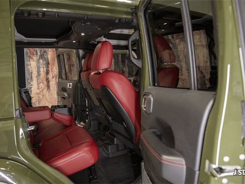 Used 2024 Jeep Wrangler Unlimited Rubicon 392 image 28