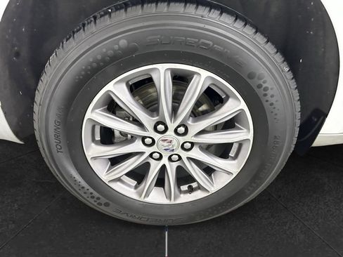 Used 2023 Buick Enclave Essence image 10