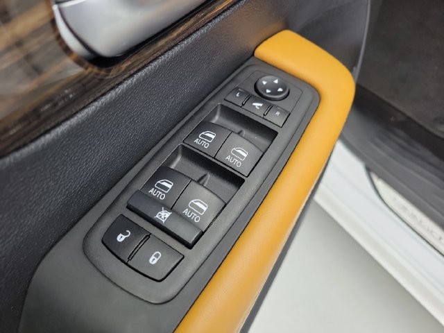 Used 2023 Chrysler Pacifica Pinnacle AWD/4WD image 20