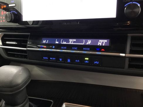 Used 2023 Toyota Sienna LE image 24