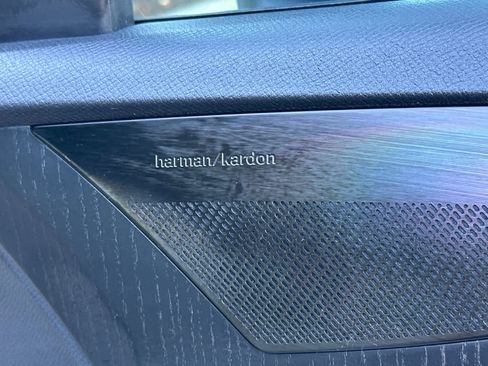 Used 2020 Volvo XC90 T8 Momentum w/ Protection Package Premier image 21