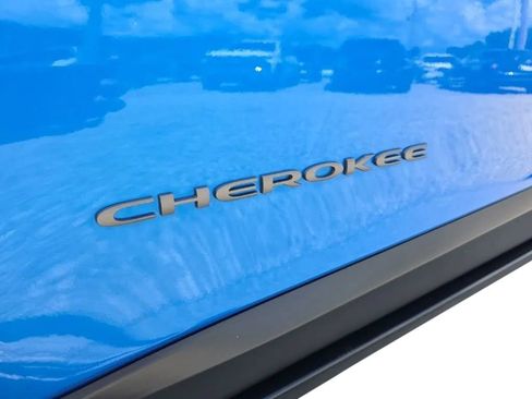 Used 2021 Jeep Cherokee Trailhawk AWD/4WD image 8