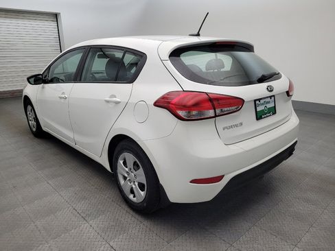 Used 2017 Kia Forte LX FWD image 5