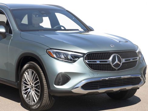 Used 2026 Mercedes-Benz GLC 300 image 3