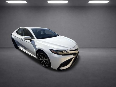 Used 2024 Toyota Camry SE FWD image 7
