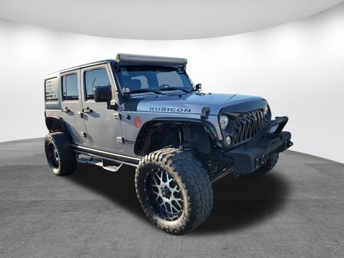 Used 2017 Jeep Wrangler Unlimited Rubicon w/ Connectivity Group image 18