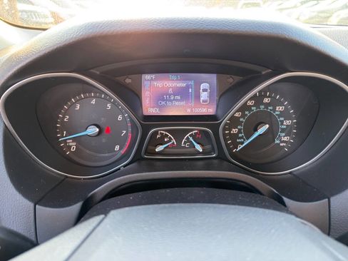 Used 2014 Ford Focus SE w/ SE Winter Package image 5