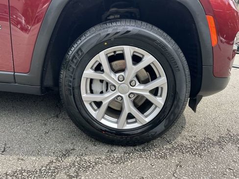 Used 2022 Jeep Grand Cherokee Limited image 43