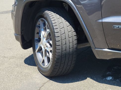 Used 2020 Jeep Grand Cherokee Overland AWD/4WD image 34