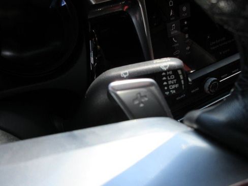 Used 2021 Porsche Macan AWD/4WD image 13