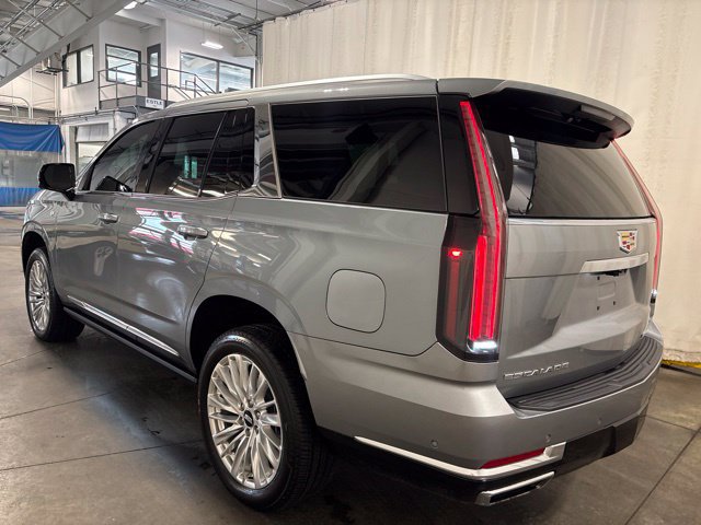 Used 2026 Cadillac Escalade Luxury AWD/4WD image 6