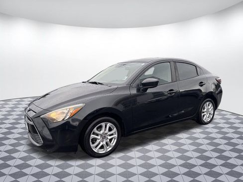 Used 2017 Toyota Yaris iA image 3