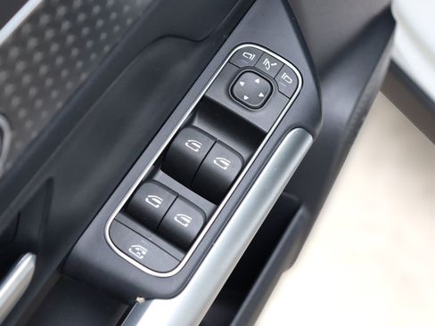 New 2025 Mercedes-Benz GLA 250 image 32