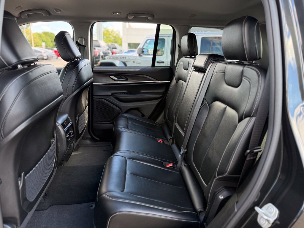 Used 2023 Jeep Grand Cherokee Limited AWD/4WD image 14