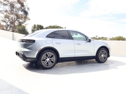 Certified 2025 Porsche Macan Electric RWD image 8