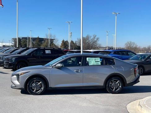 New 2026 Kia K4 FWD image 4