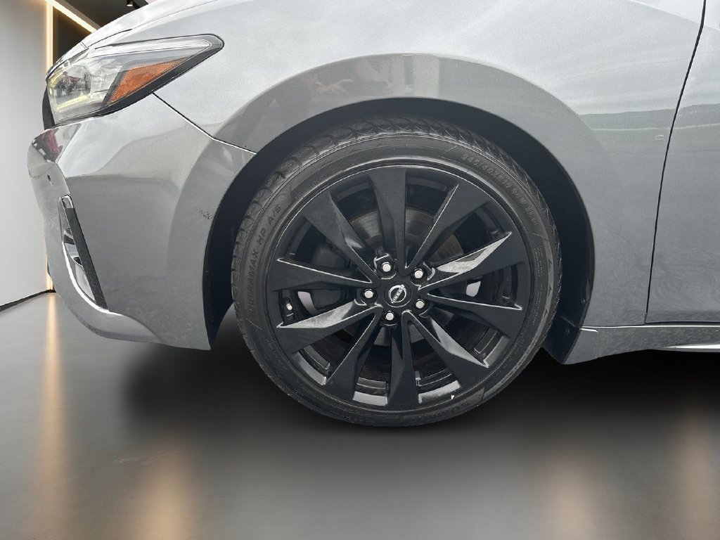 Used 2023 Nissan Maxima SR w/ Sport Mat Group FWD image 10