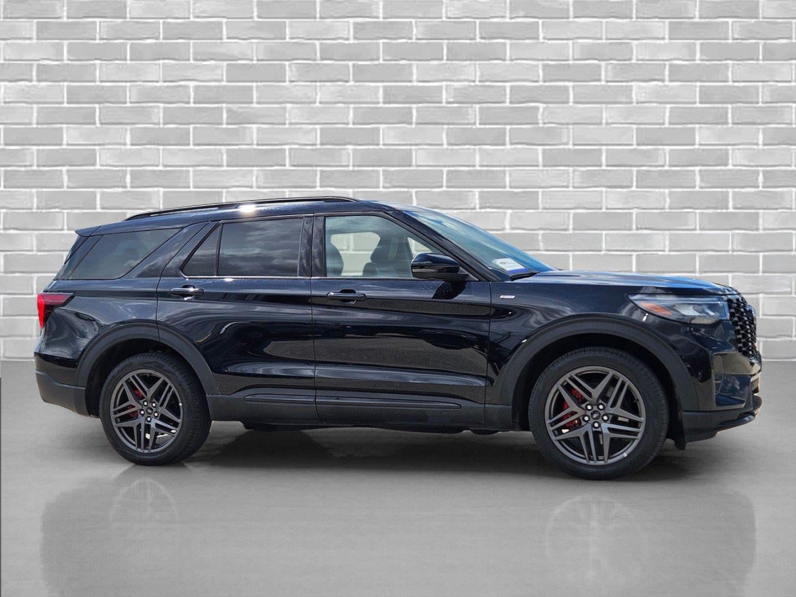 Certified 2025 Ford Explorer ST-Line w/ ST-Line Street Pack AWD/4WD image 4