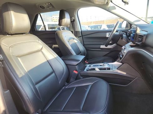 Certified 2022 Ford Explorer XLT w/ Equipment Group 202A AWD/4WD image 17
