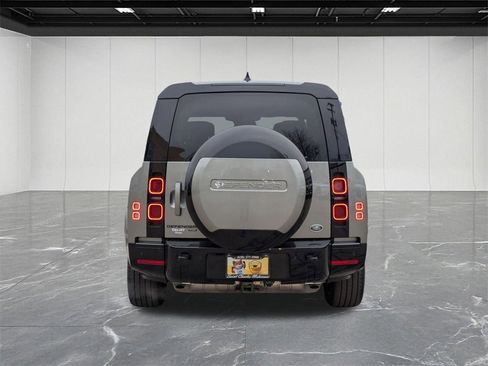 Used 2023 Land Rover Defender 130 X-Dynamic SE image 7