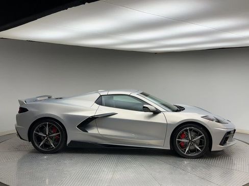 Used 2021 Chevrolet Corvette Stingray Premium Conv w/ Z51 Performance Package RWD image 9