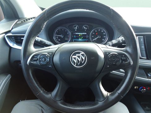 Used 2018 Buick Enclave Essence image 13