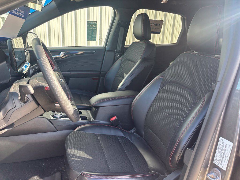 Used 2025 Ford Escape ST-Line w/ Tech Pack #1 AWD/4WD image 11