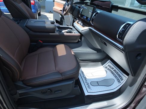 Used 2025 Ford Expedition King Ranch image 16