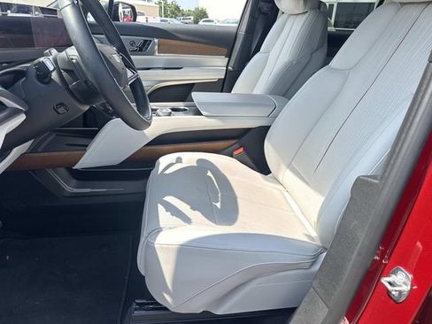 Used 2026 Cadillac Vistiq Sport w/ LPO, Floor Liner Package AWD/4WD image 19