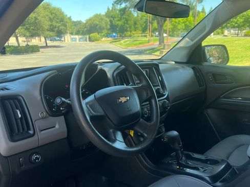 Used 2017 Chevrolet Colorado W/T RWD image 9