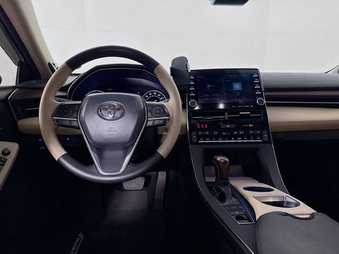Used 2019 Toyota Avalon Limited image 28