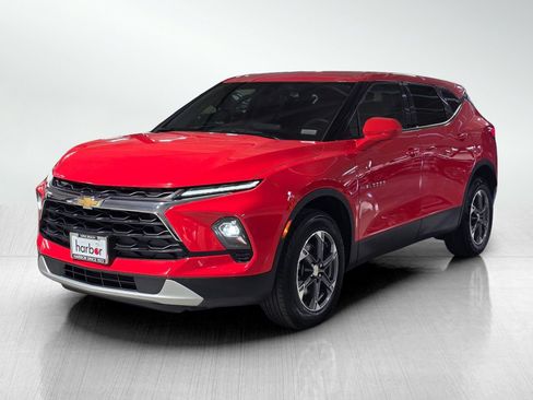 Used 2025 Chevrolet Blazer LT image 3