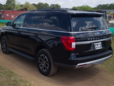Used 2024 Ford Expedition XLT AWD/4WD image 9