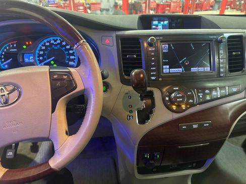 Used 2013 Toyota Sienna Limited w/ Premium Pkg AWD/4WD image 40