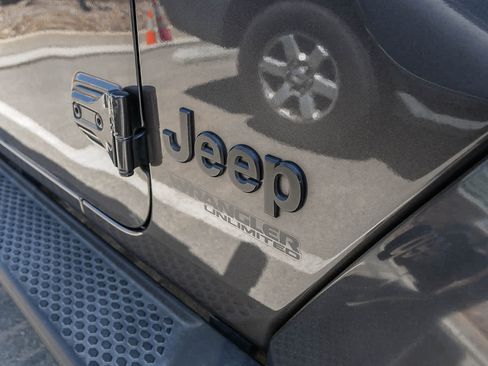 Used 2021 Jeep Wrangler Unlimited Sahara AWD/4WD image 10