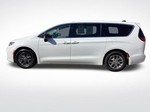 Used 2024 Chrysler Pacifica Touring-L FWD image 7