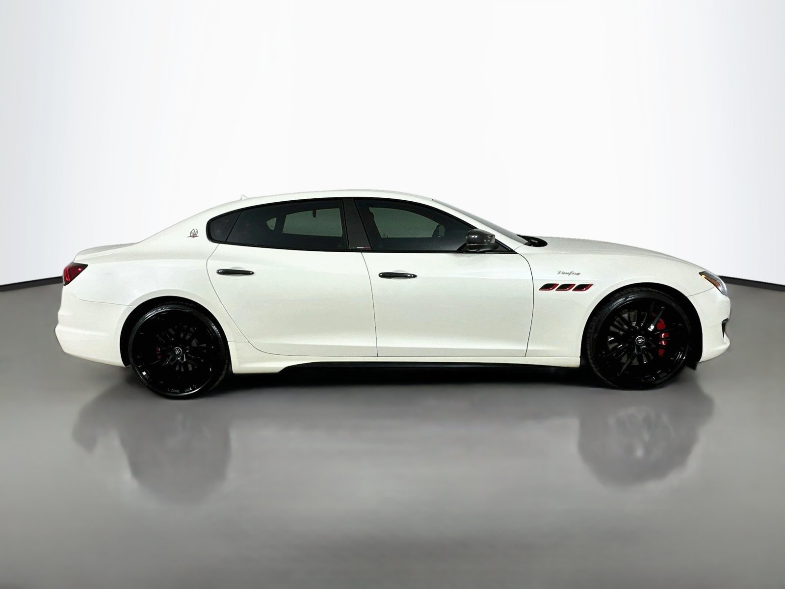 Used 2021 Maserati Quattroporte Trofeo RWD image 4