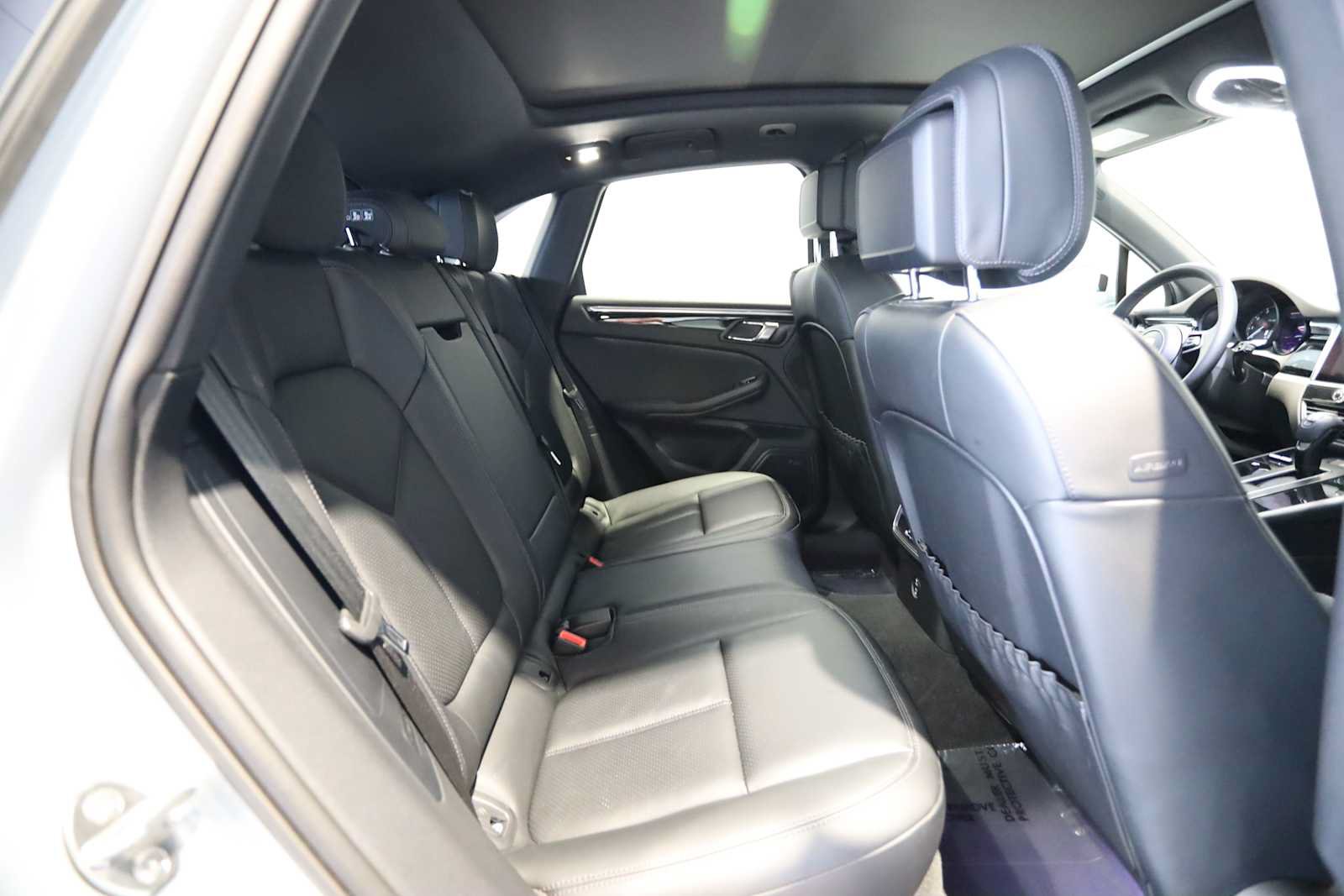 Used 2025 Porsche Macan AWD/4WD image 13