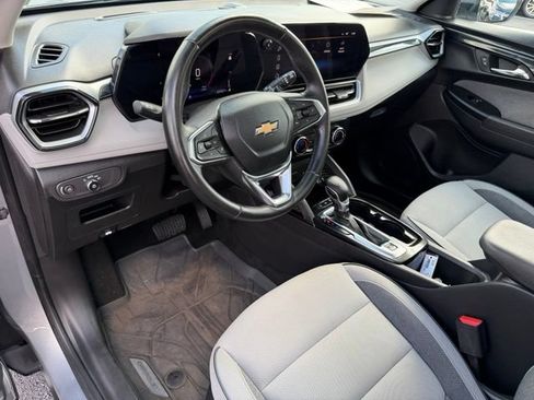 Used 2024 Chevrolet TrailBlazer LT w/ LT Cold Weather Package FWD image 21