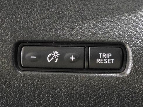 Used 2018 Nissan Rogue Sport SV w/ SV Technology Package FWD image 34
