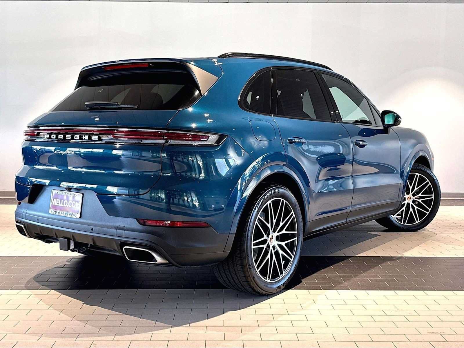 Used 2026 Porsche Cayenne AWD/4WD image 10
