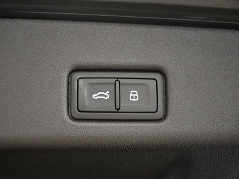 Certified 2025 Audi Q5 Premium w/ Convenience Package image 55