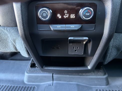 Used 2025 Chevrolet Traverse Z71 w/ Driver Confidence Package image 44