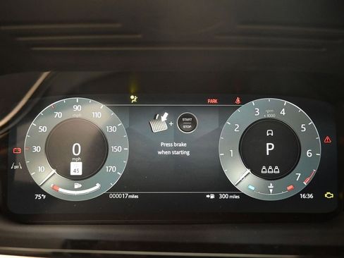 Used 2025 Land Rover Range Rover Evoque Dynamic SE AWD/4WD image 19