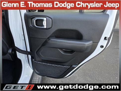 Used 2023 Jeep Wrangler Sahara image 32