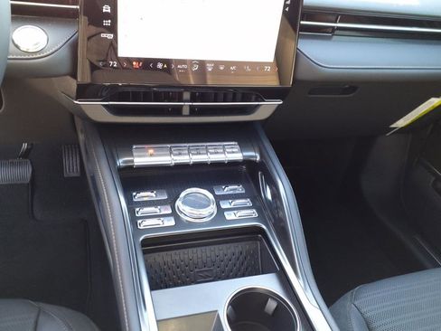 Used 2025 Lincoln Nautilus Reserve w/ Jet Appearance Package image 16