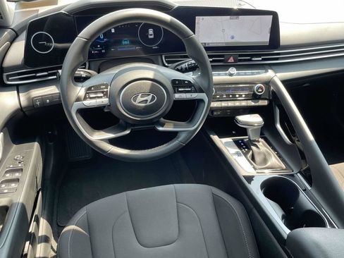 Certified 2025 Hyundai Elantra SEL FWD image 9