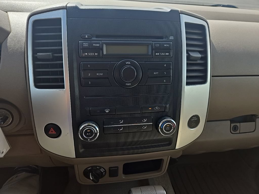 Used 2009 Nissan Frontier SE w/ SE Value Truck Pkg AWD/4WD image 18