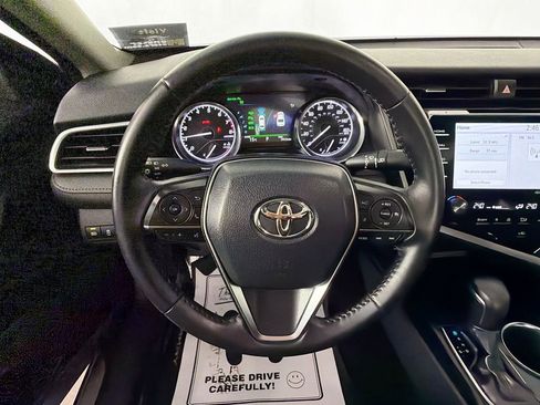 Used 2018 Toyota Camry L image 11