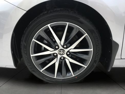 Used 2024 Toyota Camry XLE image 3